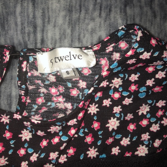 5 Twelve Blouse - Picture 2 of 3